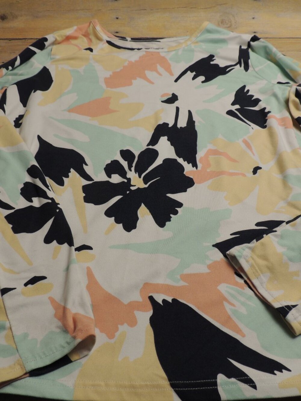 Hang Ten Floral Long Sleeve Sun Shirt Rash Guard - Women’s Size Large Used
